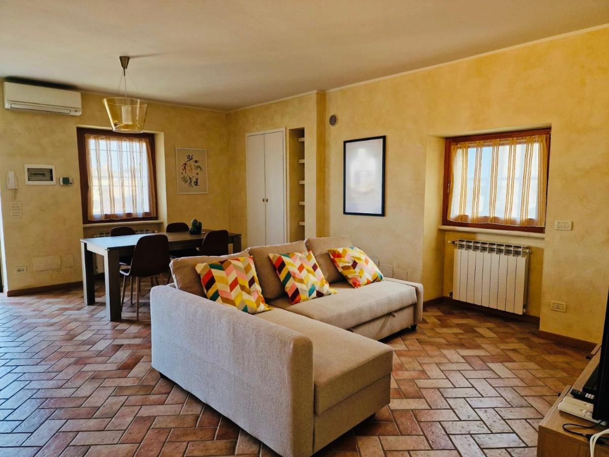 Thomas' Castle Apartment Pozzolengo Exterior foto